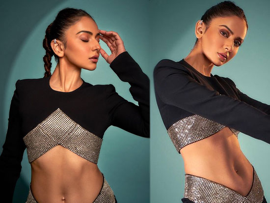 Staggering Poses of Rakul Preet In Black Outfit